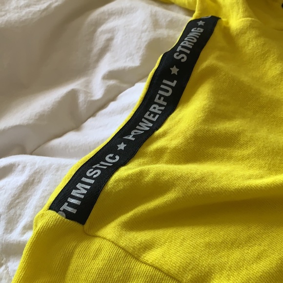 City Streets Juniors Cropped Top w/ Hood - Picture 3 of 7